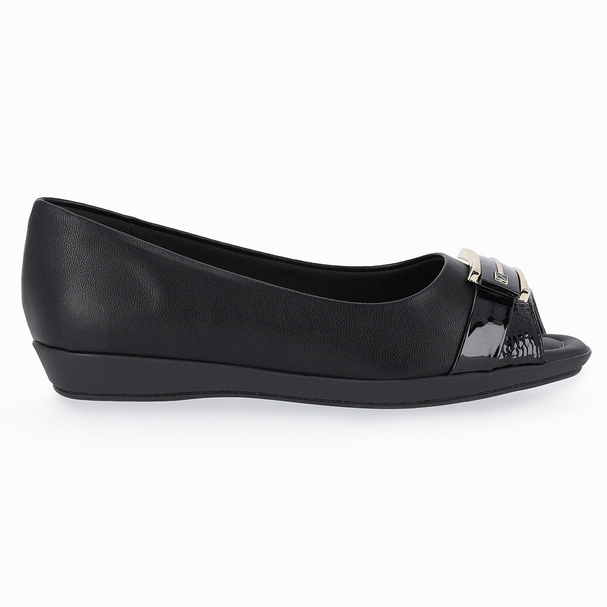Piccadilly flat shoe with low heel, black color, featuring a buckle with gold and black patent details.