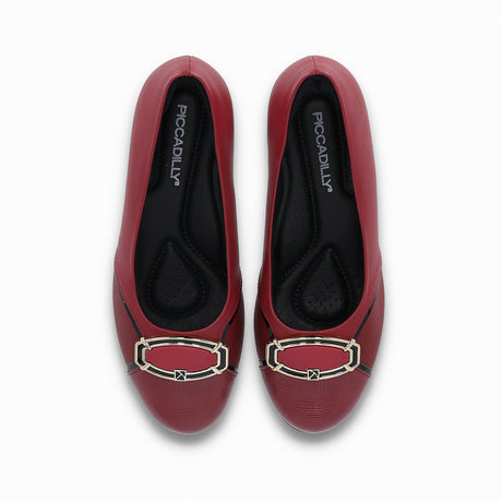 high-heeled Piccadilly shoe in red with a buckle detail on the upper part in black and metallic gold tones