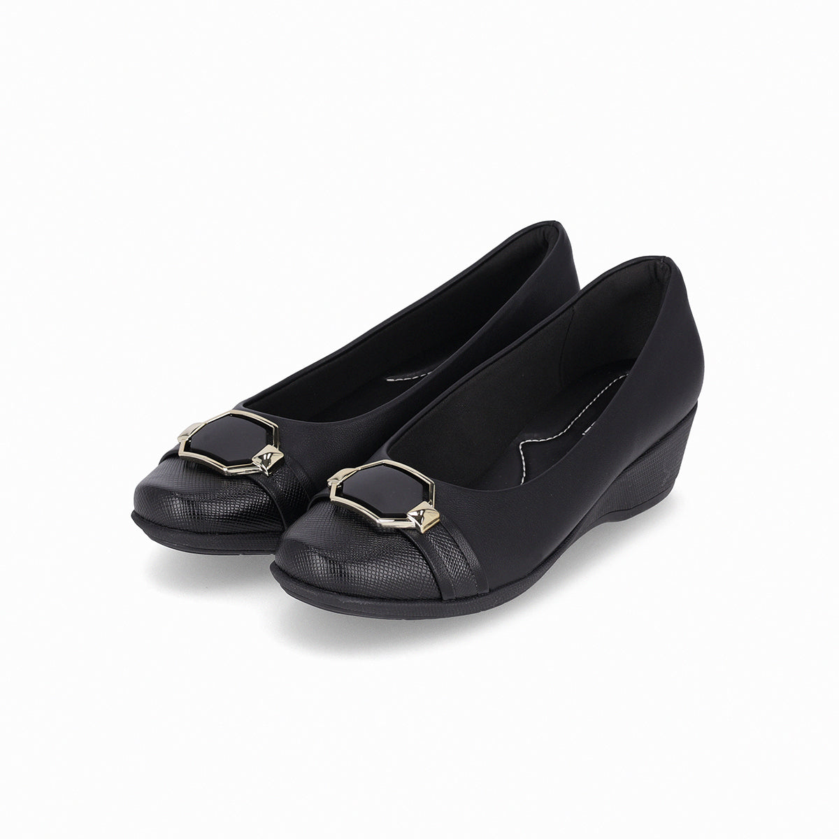 Piccadilly flats with a padded heel in black, featuring a golden buckle on the upper part