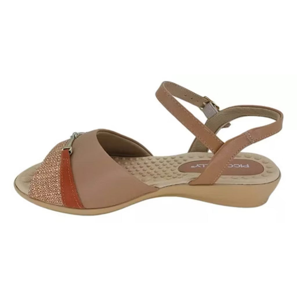 piccadilly low-heeled sandal with cushioned sole in beige color, gold detail on top with a darck beige, strap and bucke at the heel