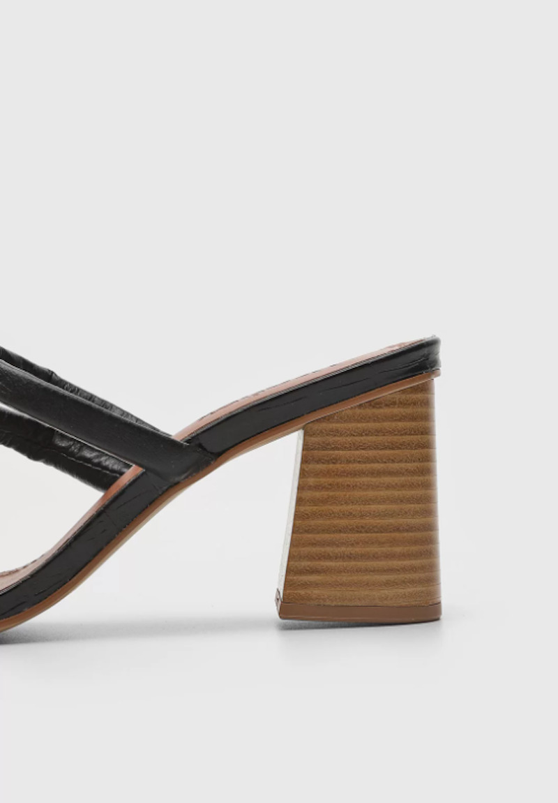 Usafllex high-heeled black sandal with strap