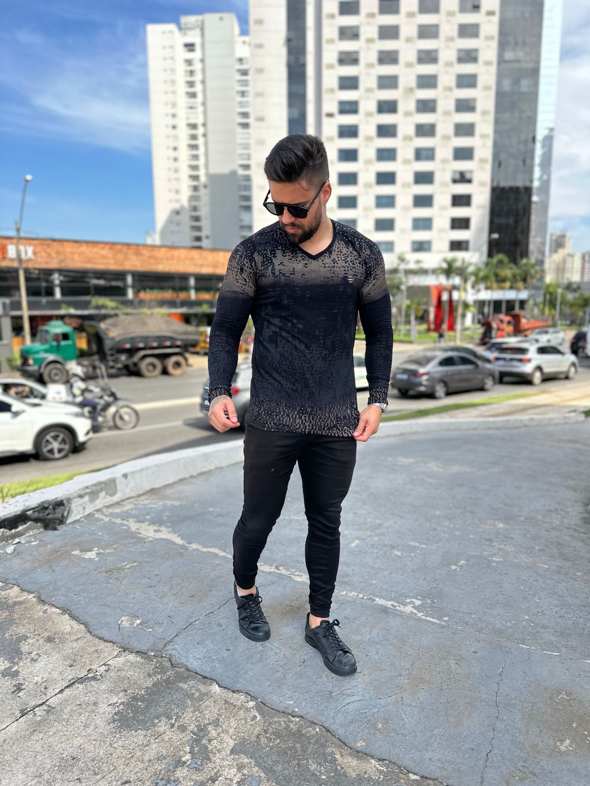 Volar Camisa de manga larga con cuello en V para hombre 10v1