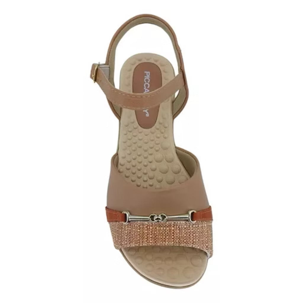 piccadilly low-heeled sandal with cushioned sole in beige color, gold detail on top with a darck beige,  strap and bucke at the heel